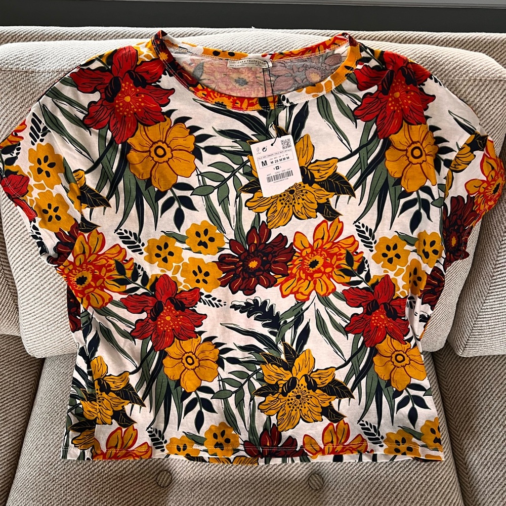 NWT - Zara Casual Crop T - Floral - Size M